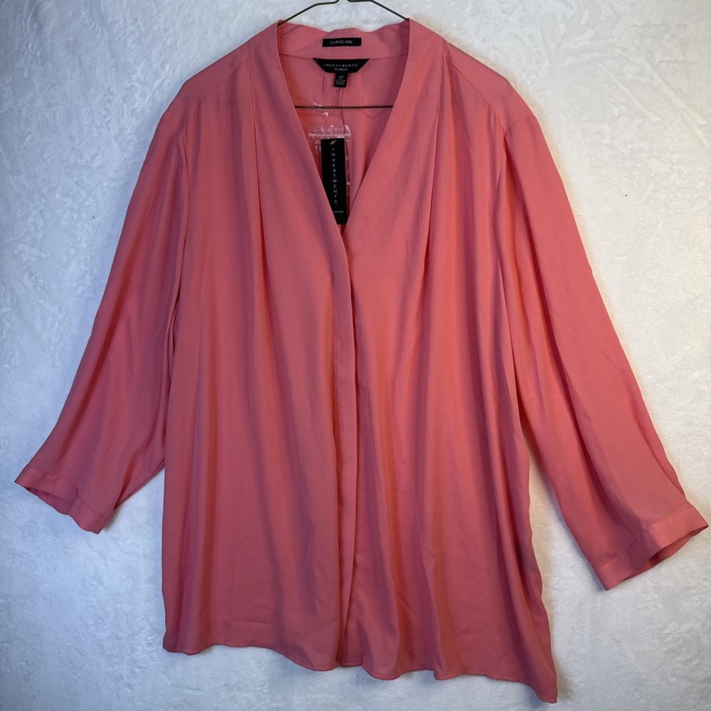 NWT INVESTMENTS 2X Caroline Pink Strawberry V Neck Button Top Slinky Dressy‎